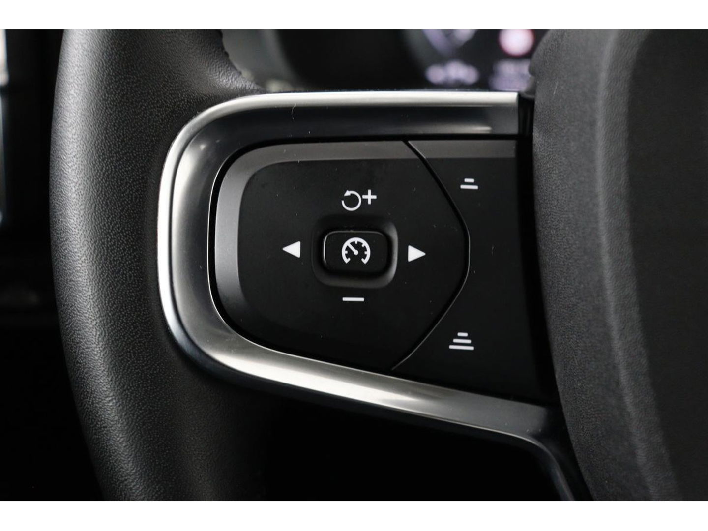 Volvo XC40 1.5 T2 Business Pro | Adaptive cruise | Stoel & stuurverwarming | Carplay | Camera | Navigatie | Full LED | Dodehoek detectie | Keyless | Climate control | PDC | Bluetooth