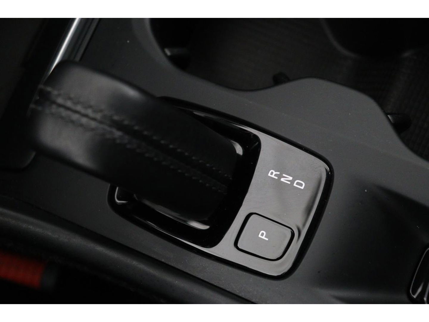Volvo XC40 1.5 T2 Business Pro | Adaptive cruise | Stoel & stuurverwarming | Carplay | Camera | Navigatie | Full LED | Dodehoek detectie | Keyless | Climate control | PDC | Bluetooth