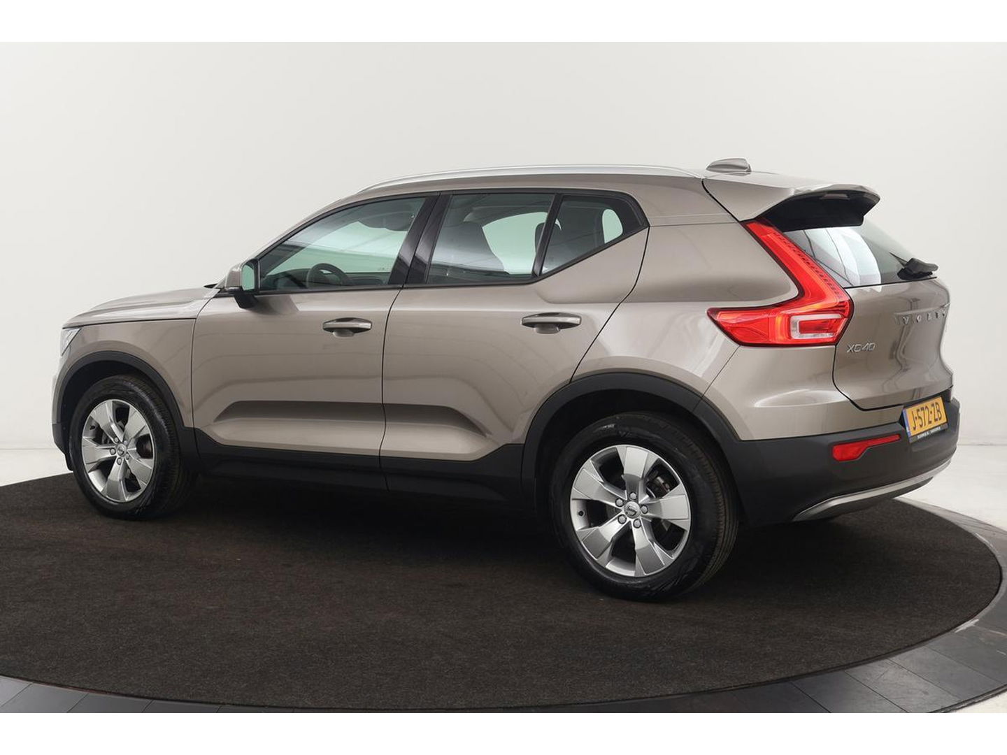 Volvo XC40 1.5 T2 Business Pro | Adaptive cruise | Stoel & stuurverwarming | Carplay | Camera | Navigatie | Full LED | Dodehoek detectie | Keyless | Climate control | PDC | Bluetooth