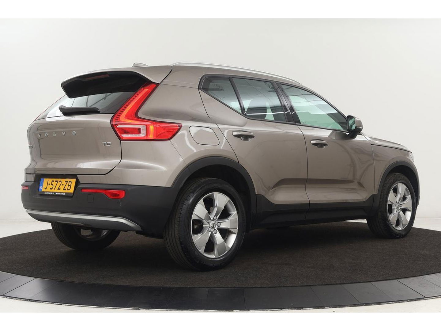 Volvo XC40 1.5 T2 Business Pro | Adaptive cruise | Stoel & stuurverwarming | Carplay | Camera | Navigatie | Full LED | Dodehoek detectie | Keyless | Climate control | PDC | Bluetooth