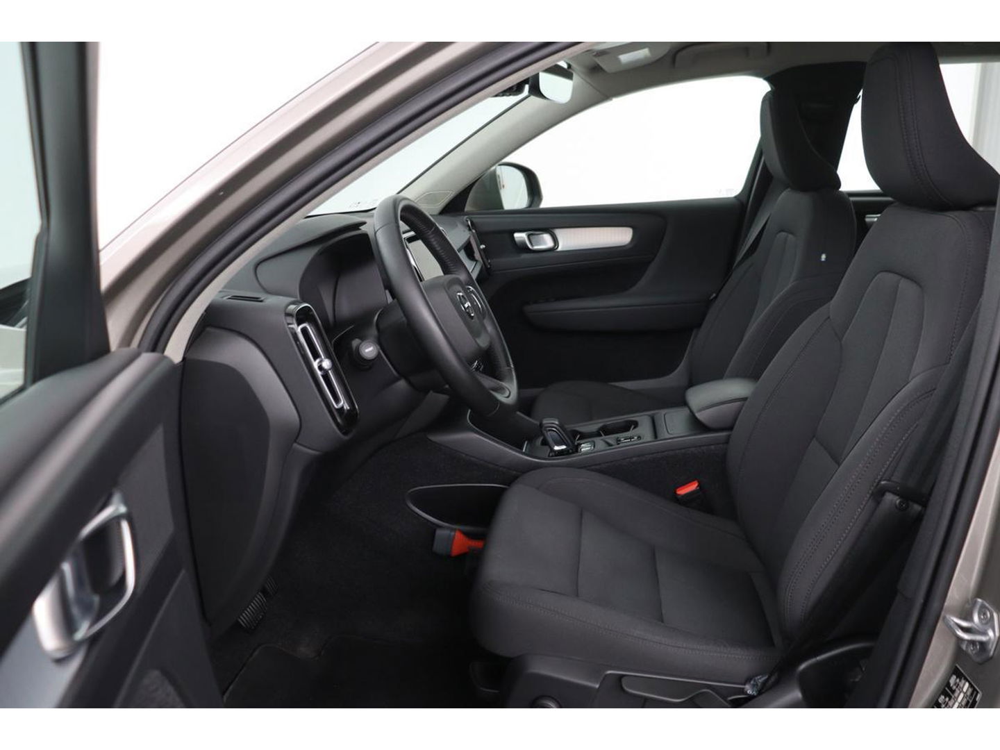 Volvo XC40 1.5 T2 Business Pro | Adaptive cruise | Stoel & stuurverwarming | Carplay | Camera | Navigatie | Full LED | Dodehoek detectie | Keyless | Climate control | PDC | Bluetooth