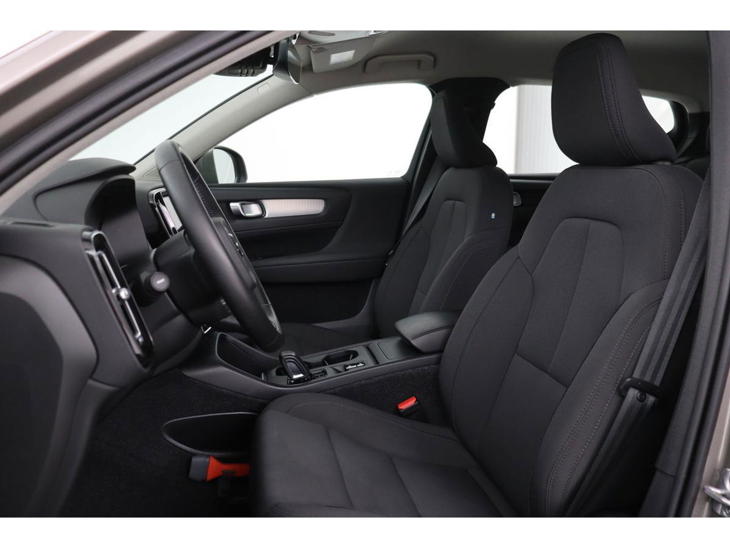 Volvo XC40 1.5 T2 Business Pro | Adaptive cruise | Stoel & stuurverwarming | Carplay | Camera | Navigatie | Full LED | Dodehoek detectie | Keyless | Climate control | PDC | Bluetooth
