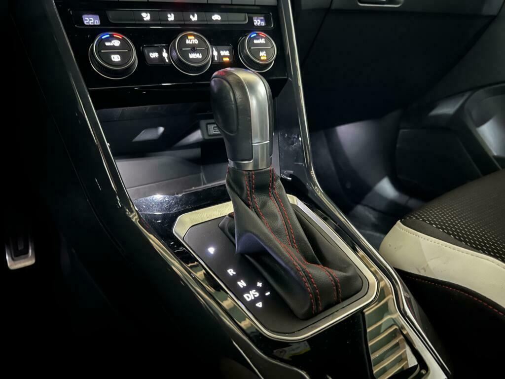 Volkswagen T-Roc 1.5 TSI Sport R-Line Pano CarPlay ACC NAP