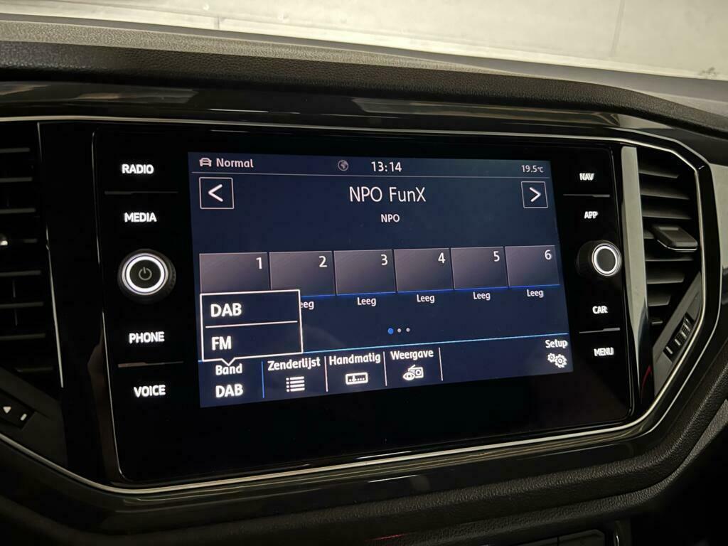 Volkswagen T-Roc 1.5 TSI Sport R-Line Pano CarPlay ACC NAP