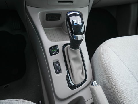 Renault ZOE Q210 Zen Quickcharge 22 kWh (ex Accu) [ 3-Fase ] Aut. *NAVI-FULLMAP | DIGI-COCKPIT | KEYLESS | CAMERA | COMFORT-SEATS | ECC | PDC | CRUISE | 17''ALU*