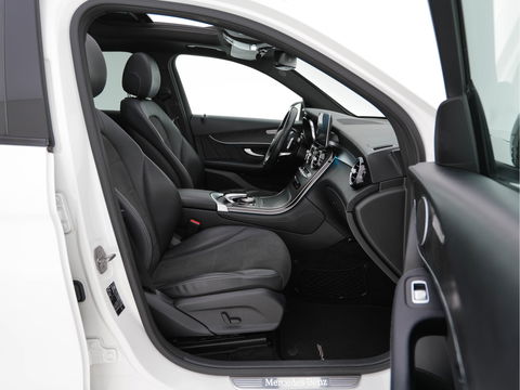 Mercedes-Benz GLC 250 4MATIC Premium AMG-Sportpack Aut. *PANO | LEATHER-MICROFIBRE | FULL-LED | BLINDSPOT | SPORT-SEATS | NAVI-FULLMAP | CAMERA | SHIFT-PADDLES | AMBIENT-LIGHT | HEATED-SEATS | TOWBAR | 19''ALU*