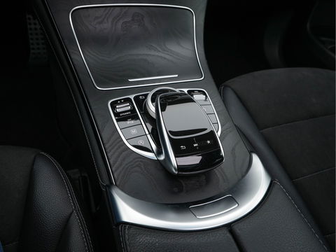Mercedes-Benz GLC 250 4MATIC Premium AMG-Sportpack Aut. *PANO | LEATHER-MICROFIBRE | FULL-LED | BLINDSPOT | SPORT-SEATS | NAVI-FULLMAP | CAMERA | SHIFT-PADDLES | AMBIENT-LIGHT | HEATED-SEATS | TOWBAR | 19''ALU*