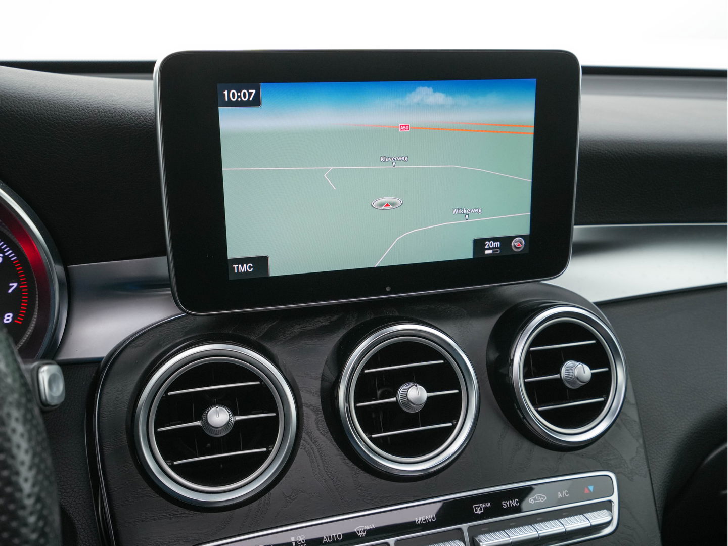 Mercedes-Benz GLC 250 4MATIC Premium AMG-Sportpack Aut. *PANO | LEATHER-MICROFIBRE | FULL-LED | BLINDSPOT | SPORT-SEATS | NAVI-FULLMAP | CAMERA | SHIFT-PADDLES | AMBIENT-LIGHT | HEATED-SEATS | TOWBAR | 19''ALU*