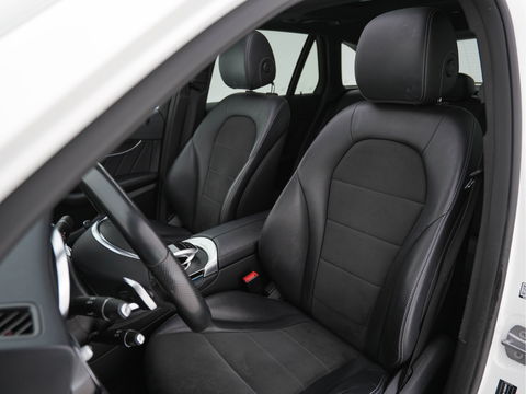 Mercedes-Benz GLC 250 4MATIC Premium AMG-Sportpack Aut. *PANO | LEATHER-MICROFIBRE | FULL-LED | BLINDSPOT | SPORT-SEATS | NAVI-FULLMAP | CAMERA | SHIFT-PADDLES | AMBIENT-LIGHT | HEATED-SEATS | TOWBAR | 19''ALU*