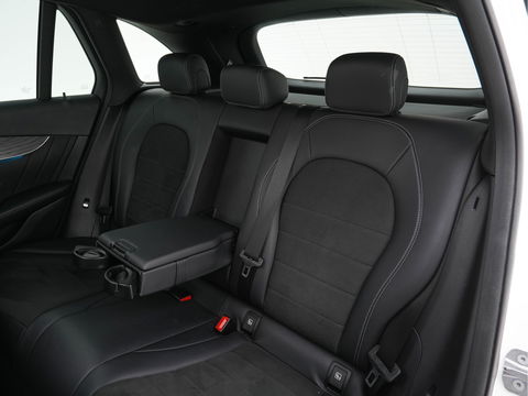 Mercedes-Benz GLC 250 4MATIC Premium AMG-Sportpack Aut. *PANO | LEATHER-MICROFIBRE | FULL-LED | BLINDSPOT | SPORT-SEATS | NAVI-FULLMAP | CAMERA | SHIFT-PADDLES | AMBIENT-LIGHT | HEATED-SEATS | TOWBAR | 19''ALU*