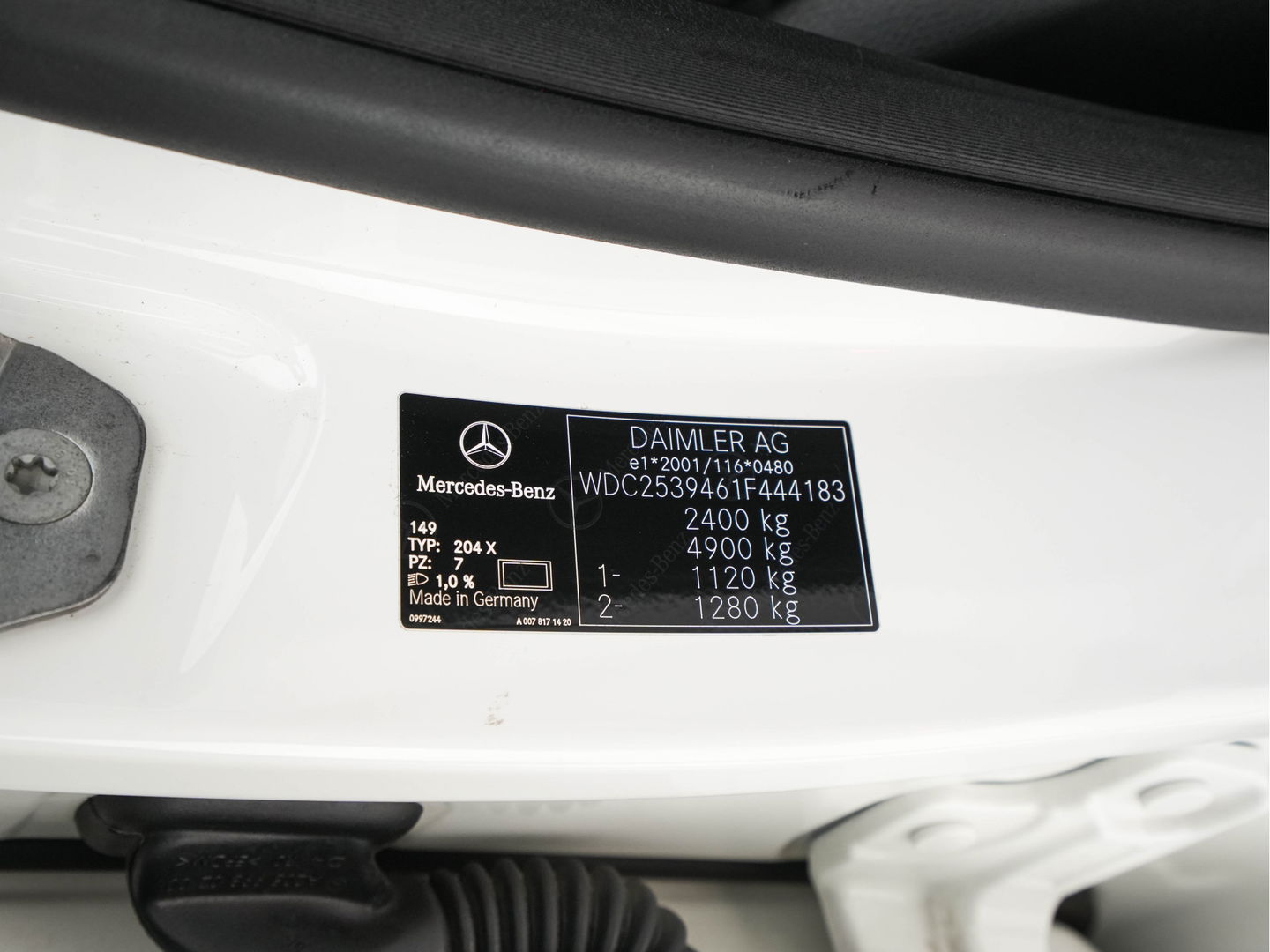Mercedes-Benz GLC 250 4MATIC Premium AMG-Sportpack Aut. *PANO | LEATHER-MICROFIBRE | FULL-LED | BLINDSPOT | SPORT-SEATS | NAVI-FULLMAP | CAMERA | SHIFT-PADDLES | AMBIENT-LIGHT | HEATED-SEATS | TOWBAR | 19''ALU*