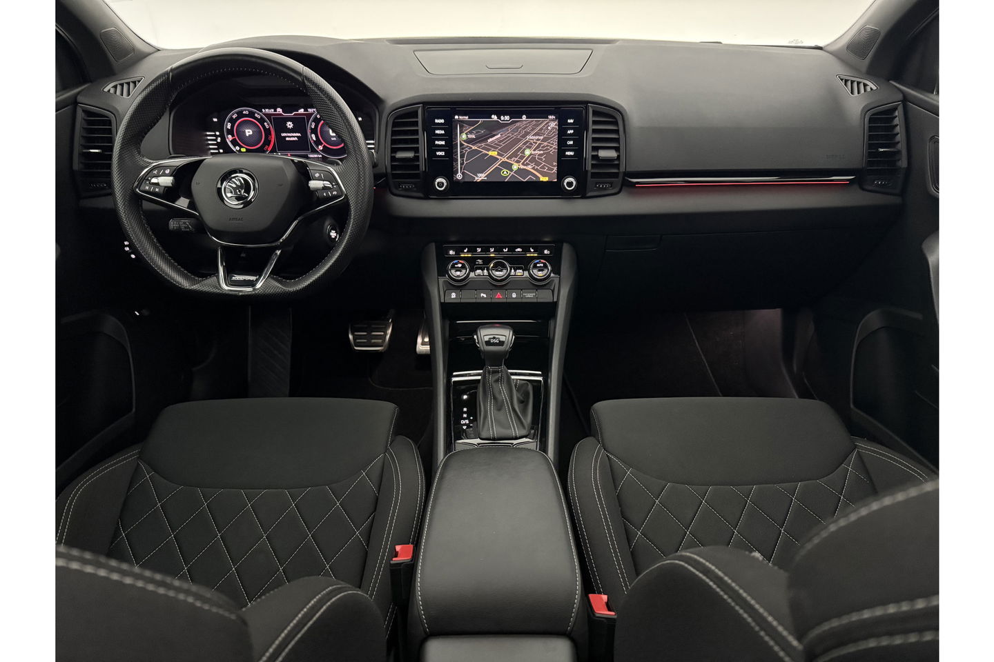 Škoda Karoq 1.5 TSI ACT 150PK Sportline Business Pano Sfeer Carplay Virtual Camera LED Clima Cruise Navi PDC 19''LMV