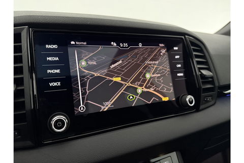 Škoda Karoq 1.5 TSI ACT 150PK Sportline Business Pano Sfeer Carplay Virtual Camera LED Clima Cruise Navi PDC 19''LMV
