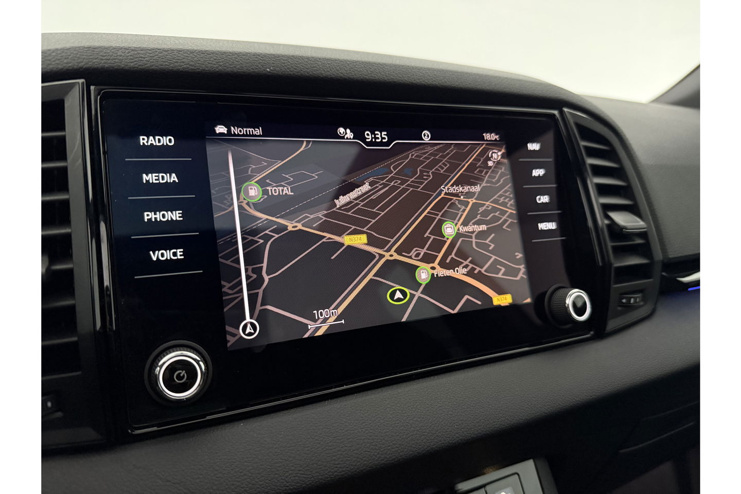Škoda Karoq 1.5 TSI ACT 150PK Sportline Business Pano Sfeer Carplay Virtual Camera LED Clima Cruise Navi PDC 19''LMV