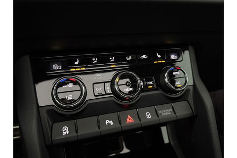 Škoda Karoq 1.5 TSI ACT 150PK Sportline Business Pano Sfeer Carplay Virtual Camera LED Clima Cruise Navi PDC 19''LMV