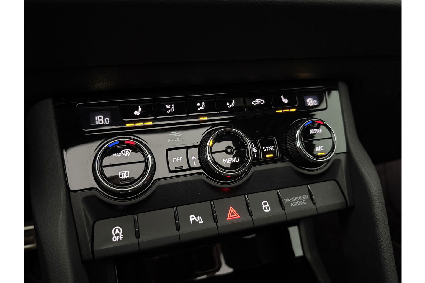 Škoda Karoq 1.5 TSI ACT 150PK Sportline Business Pano Sfeer Carplay Virtual Camera LED Clima Cruise Navi PDC 19''LMV