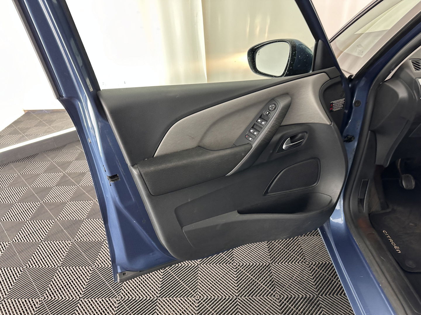 Citroën Grand C4 Picasso 1.6 BlueHDi Shine [ 7-Pers ] *NAVI-FULLMAP | DIGI-COCKPIT | CAMERA | COMFORT-SEATS | KEYLESS | ECC | TOWBAR | PDC | CRUISE | 17''ALU*