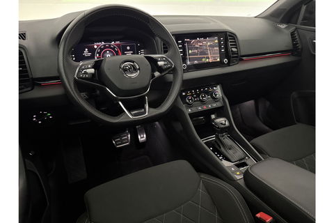Škoda Karoq 1.5 TSI ACT 150PK Sportline Business DSG Pano Sfeer Trekhaak LED Virtual Camera Carplay Clima Cruise Navi PDC 19"LMV