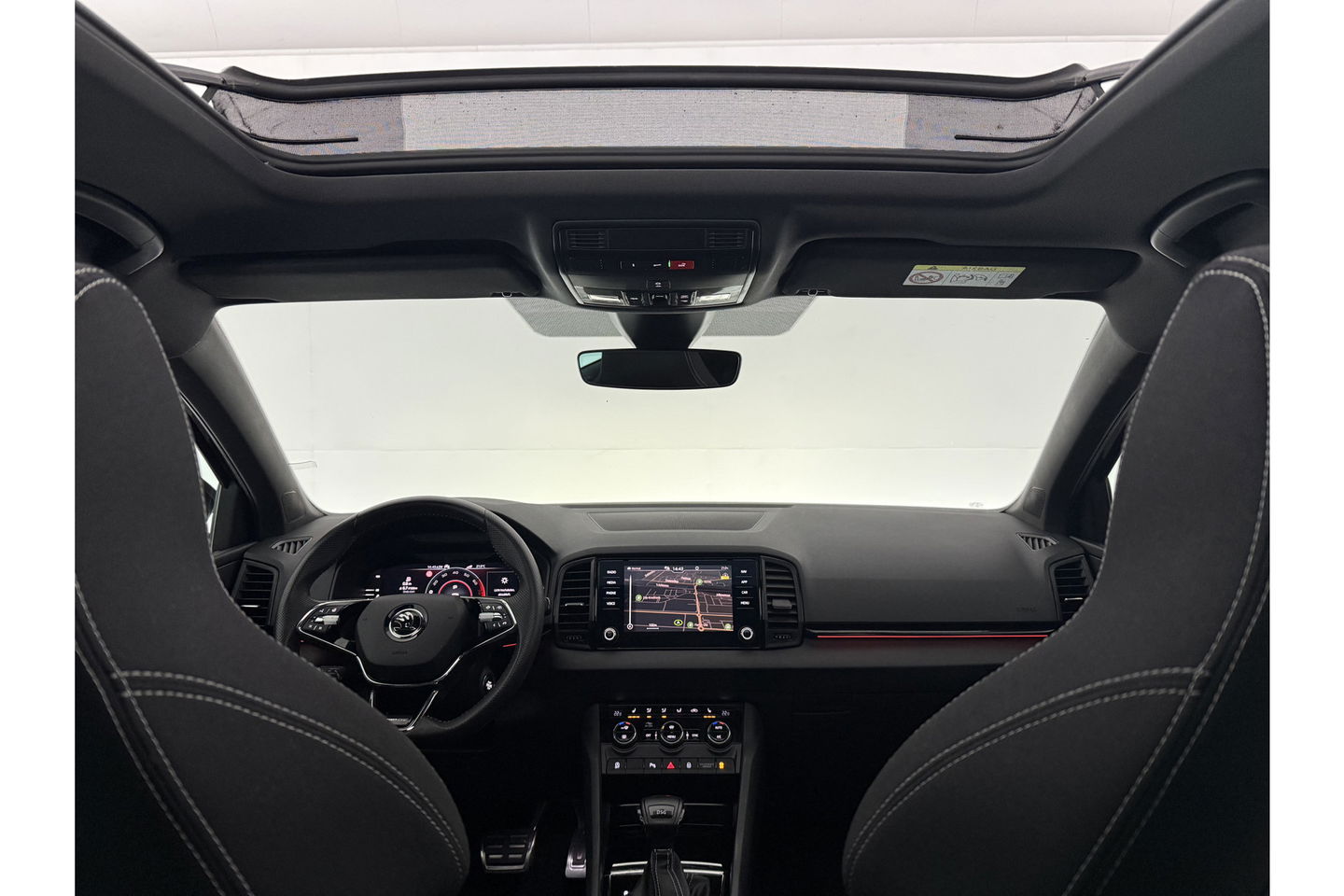 Škoda Karoq 1.5 TSI ACT 150PK Sportline Business DSG Pano Sfeer Trekhaak LED Virtual Camera Carplay Clima Cruise Navi PDC 19"LMV