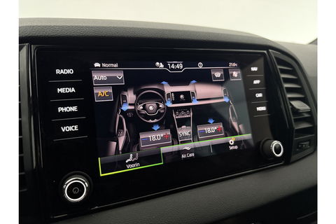 Škoda Karoq 1.5 TSI ACT 150PK Sportline Business DSG Pano Sfeer Trekhaak LED Virtual Camera Carplay Clima Cruise Navi PDC 19"LMV
