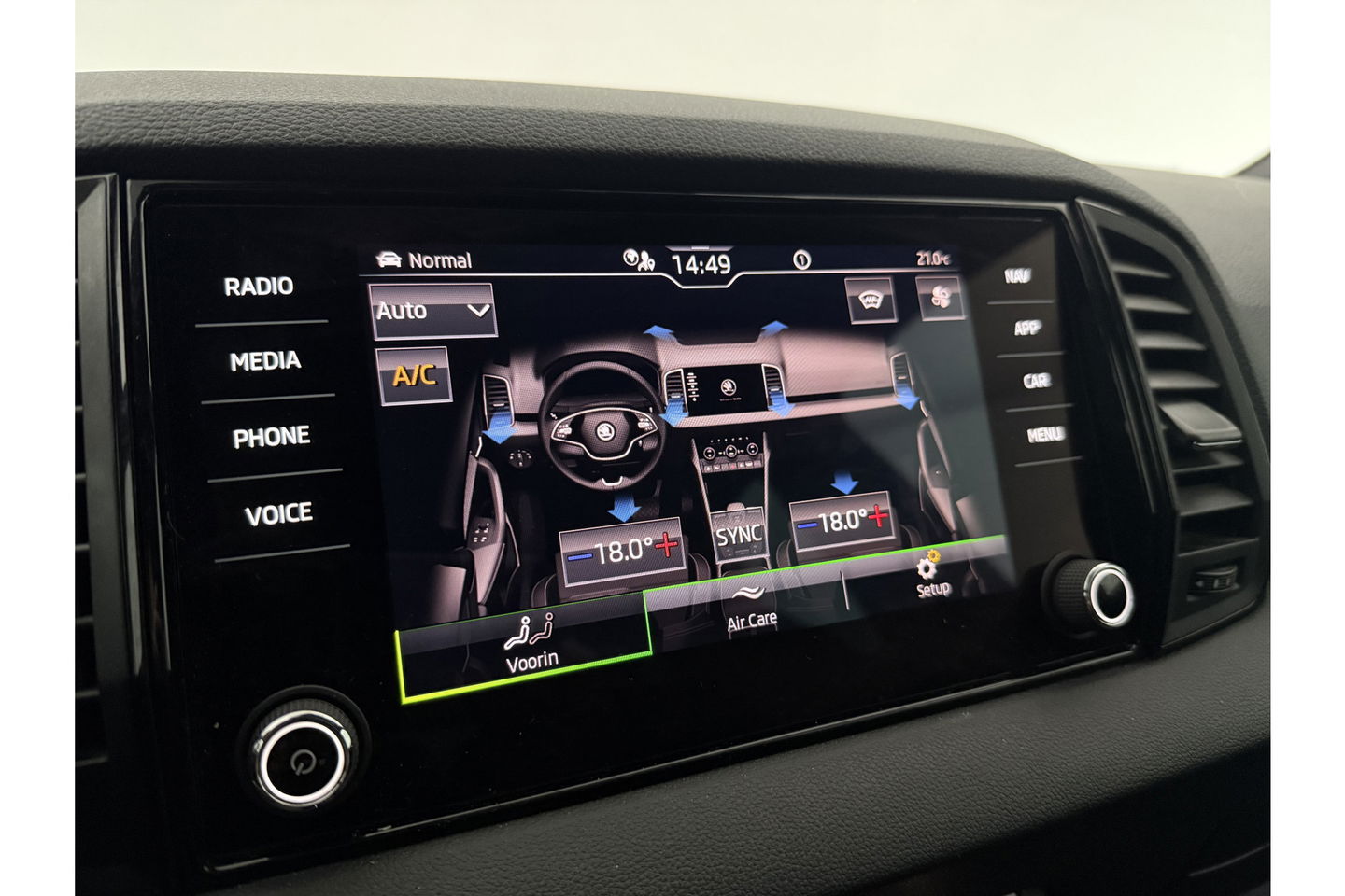 Škoda Karoq 1.5 TSI ACT 150PK Sportline Business DSG Pano Sfeer Trekhaak LED Virtual Camera Carplay Clima Cruise Navi PDC 19"LMV