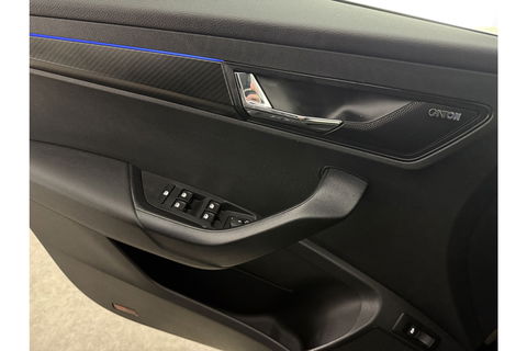 Škoda Karoq 1.5 TSI ACT 150PK Sportline Business DSG Pano Sfeer Trekhaak LED Virtual Camera Carplay Clima Cruise Navi PDC 19"LMV