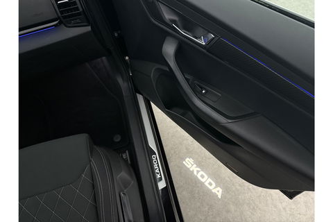 Škoda Karoq 1.5 TSI ACT 150PK Sportline Business DSG Pano Sfeer Trekhaak LED Virtual Camera Carplay Clima Cruise Navi PDC 19"LMV