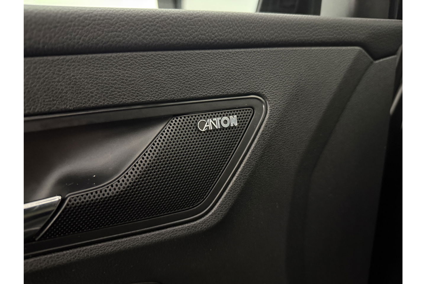Škoda Karoq 1.5 TSI ACT 150PK Sportline Business DSG Pano Sfeer Trekhaak LED Virtual Camera Carplay Clima Cruise Navi PDC 19"LMV