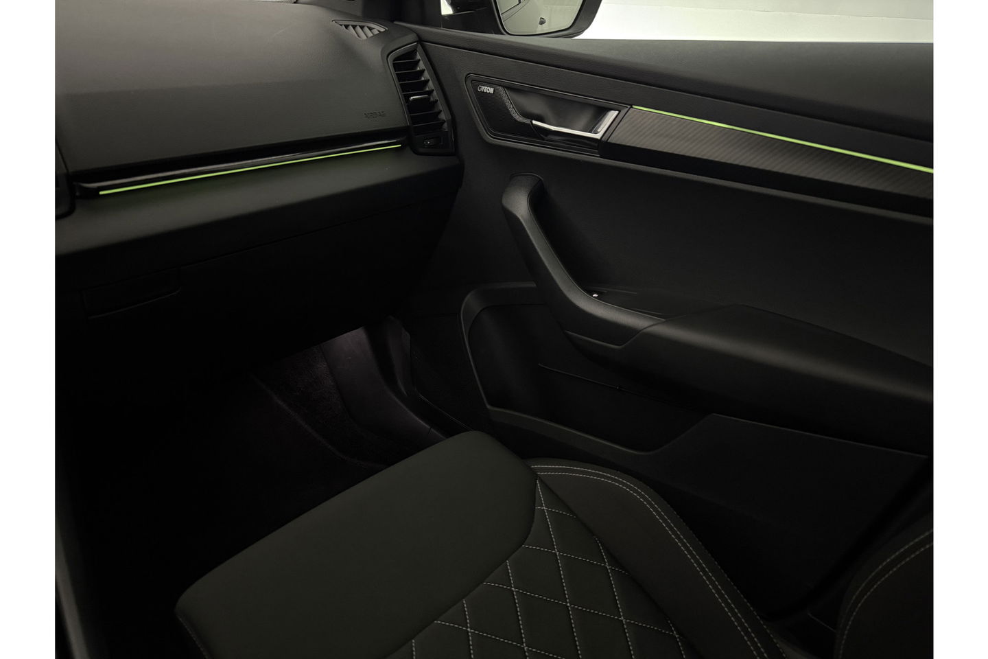 Škoda Karoq 1.5 TSI ACT 150PK Sportline Business DSG Pano Sfeer Trekhaak LED Virtual Camera Carplay Clima Cruise Navi PDC 19"LMV