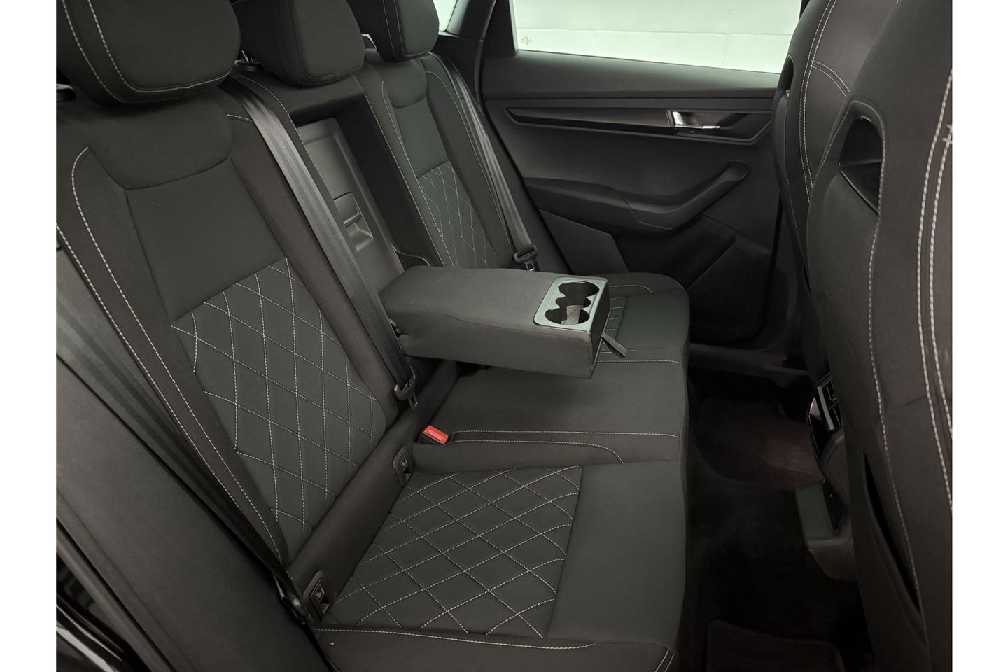 Škoda Karoq 1.5 TSI ACT 150PK Sportline Business DSG Pano Sfeer Trekhaak LED Virtual Camera Carplay Clima Cruise Navi PDC 19"LMV