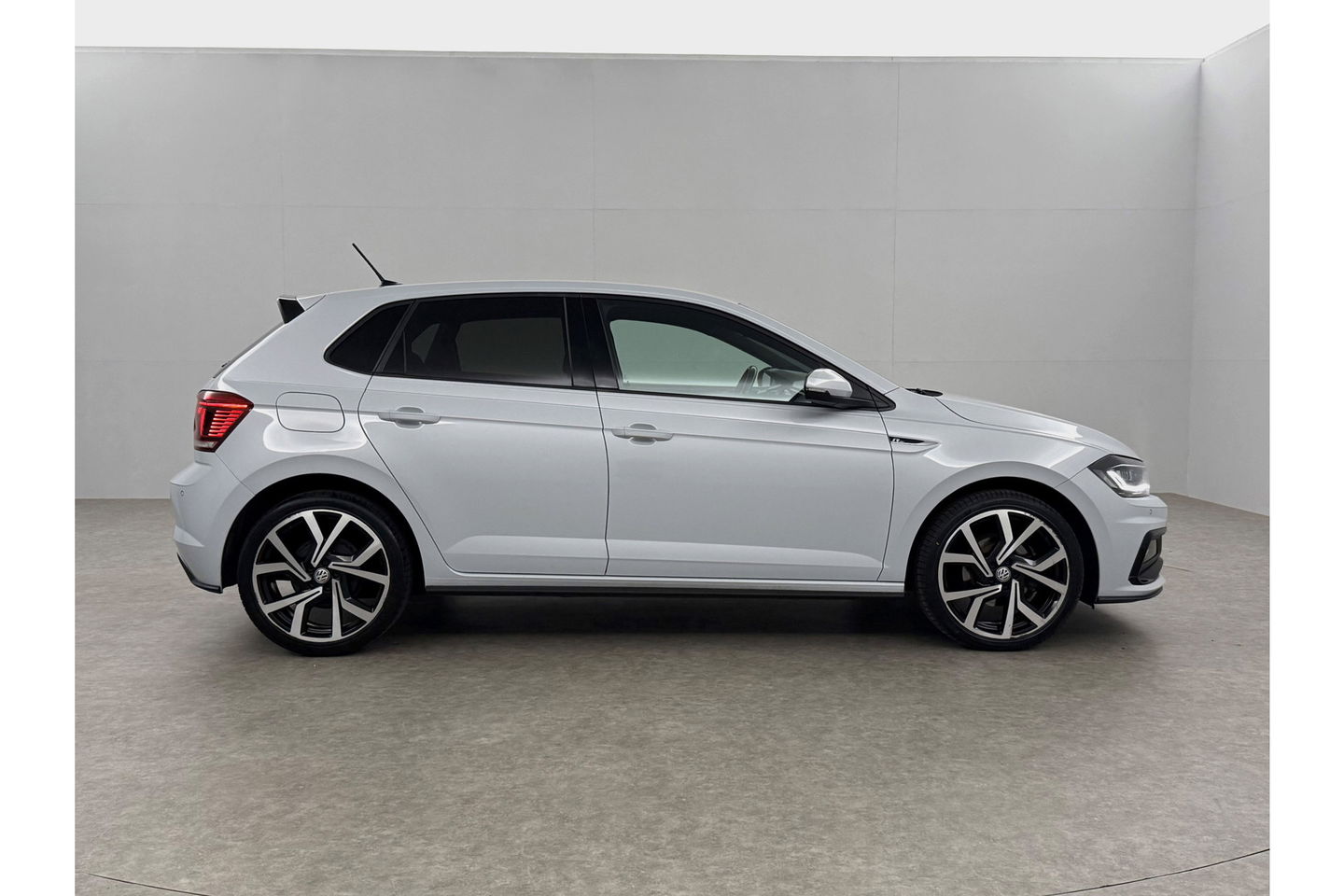 Volkswagen Polo 1.6 TDI Highline R-Line DSG Camera Virtual LED Clima Cruise Navi PDC 18''LMV Stoelverw.