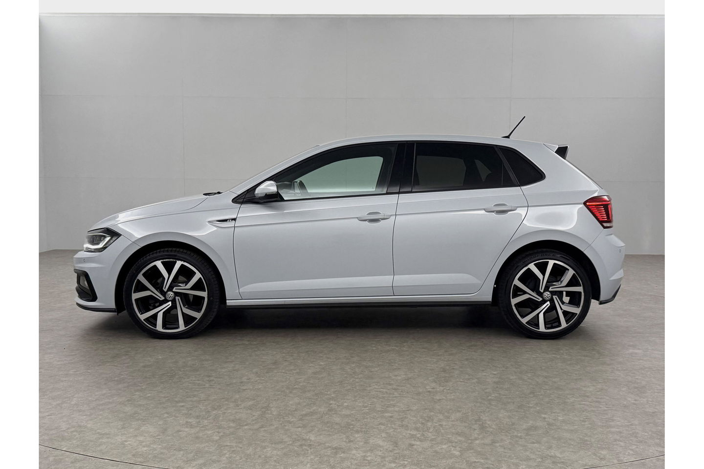 Volkswagen Polo 1.6 TDI Highline R-Line DSG Camera Virtual LED Clima Cruise Navi PDC 18''LMV Stoelverw.
