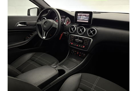 Mercedes-Benz A-Klasse 180 Ambition Automaat Clima LED Cruise PDC 18"LMV