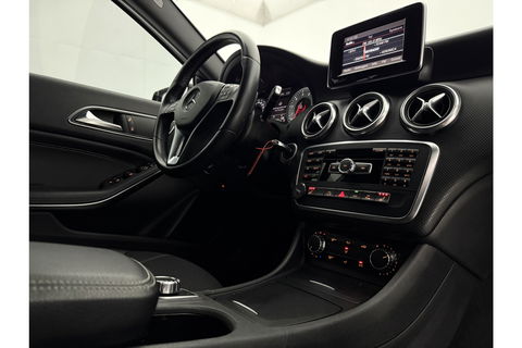 Mercedes-Benz A-Klasse 180 Ambition Automaat Clima LED Cruise PDC 18"LMV
