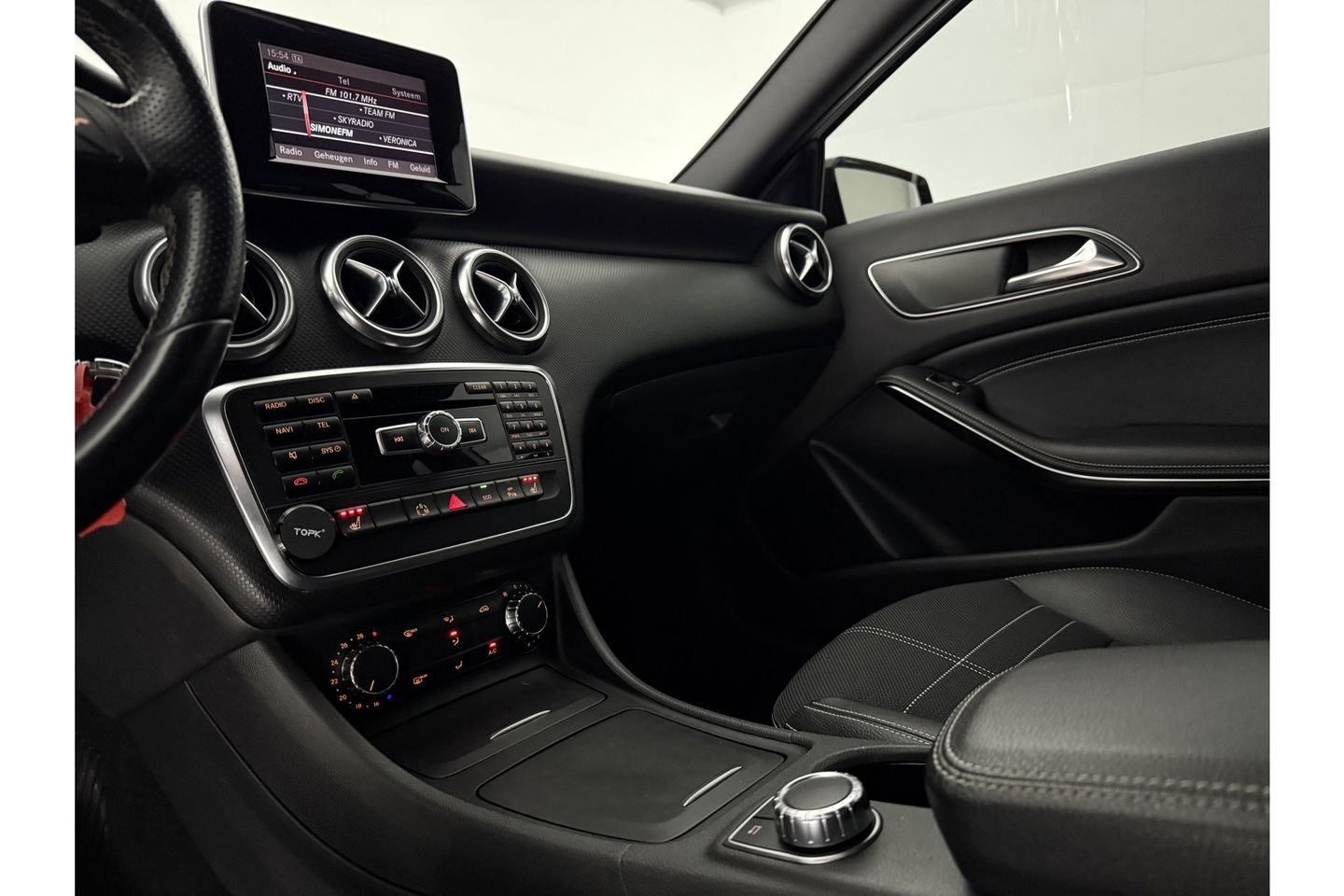 Mercedes-Benz A-Klasse 180 Ambition Automaat Clima LED Cruise PDC 18"LMV