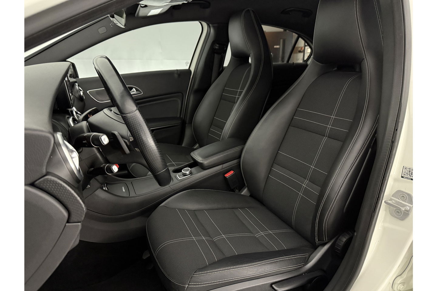 Mercedes-Benz A-Klasse 180 Ambition Automaat Clima LED Cruise PDC 18"LMV