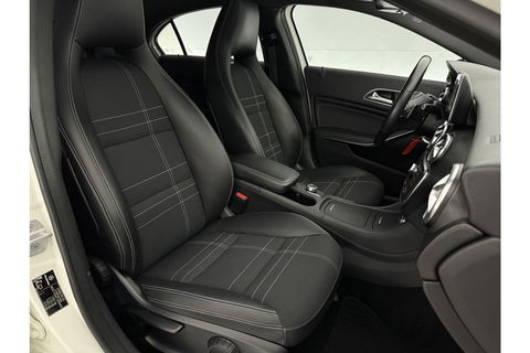 Mercedes-Benz A-Klasse 180 Ambition Automaat Clima LED Cruise PDC 18"LMV