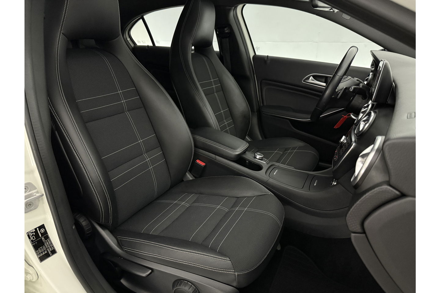 Mercedes-Benz A-Klasse 180 Ambition Automaat Clima LED Cruise PDC 18"LMV