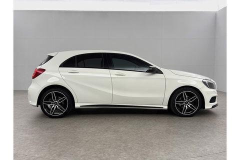 Mercedes-Benz A-Klasse 180 Ambition Automaat Clima LED Cruise PDC 18"LMV