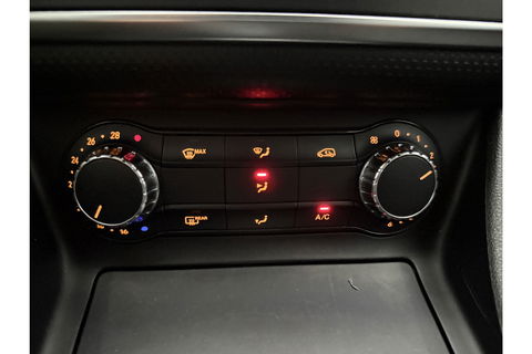 Mercedes-Benz A-Klasse 180 Ambition Automaat Clima LED Cruise PDC 18"LMV