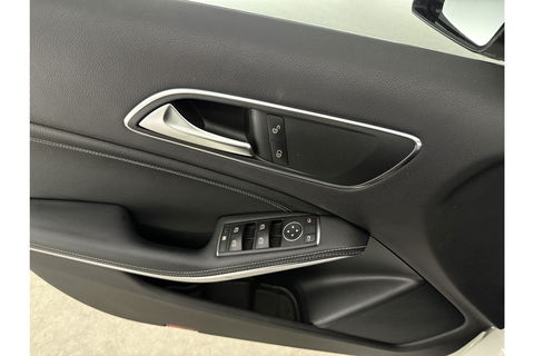 Mercedes-Benz A-Klasse 180 Ambition Automaat Clima LED Cruise PDC 18"LMV