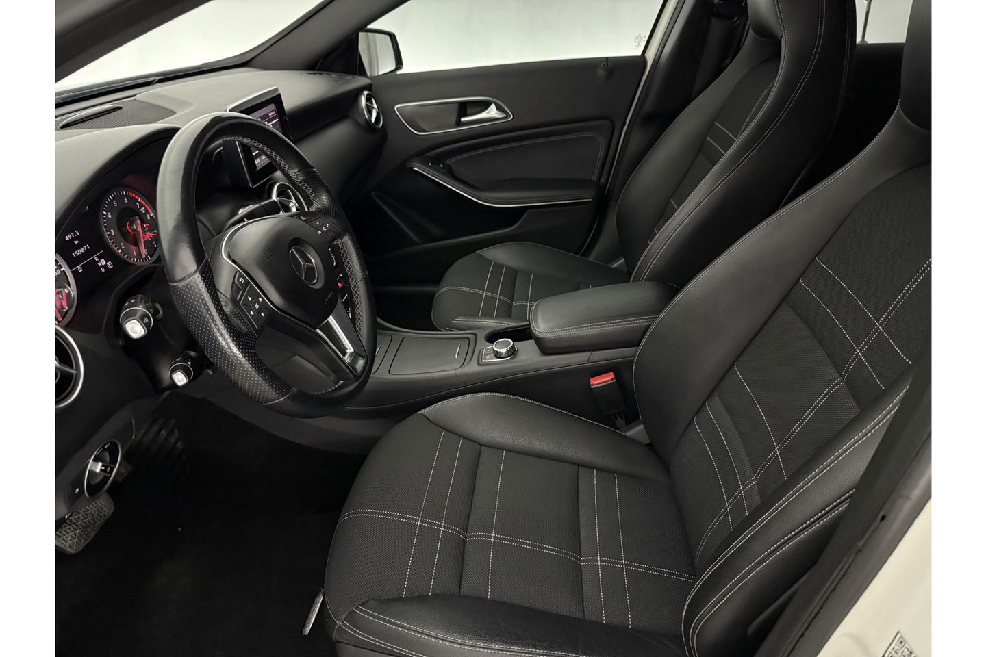 Mercedes-Benz A-Klasse 180 Ambition Automaat Clima LED Cruise PDC 18"LMV