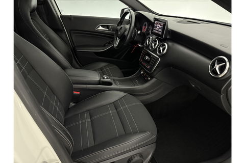 Mercedes-Benz A-Klasse 180 Ambition Automaat Clima LED Cruise PDC 18"LMV