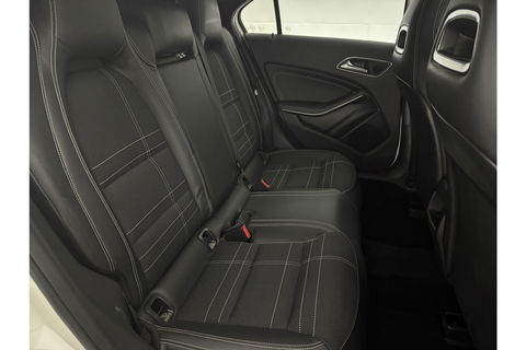 Mercedes-Benz A-Klasse 180 Ambition Automaat Clima LED Cruise PDC 18"LMV