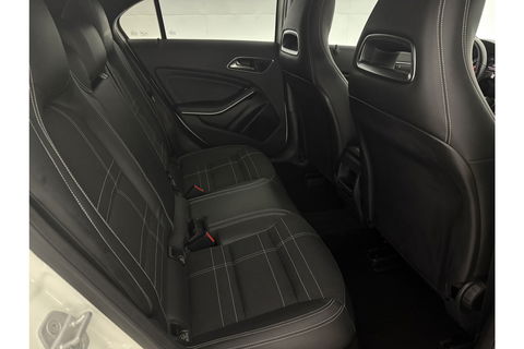Mercedes-Benz A-Klasse 180 Ambition Automaat Clima LED Cruise PDC 18"LMV
