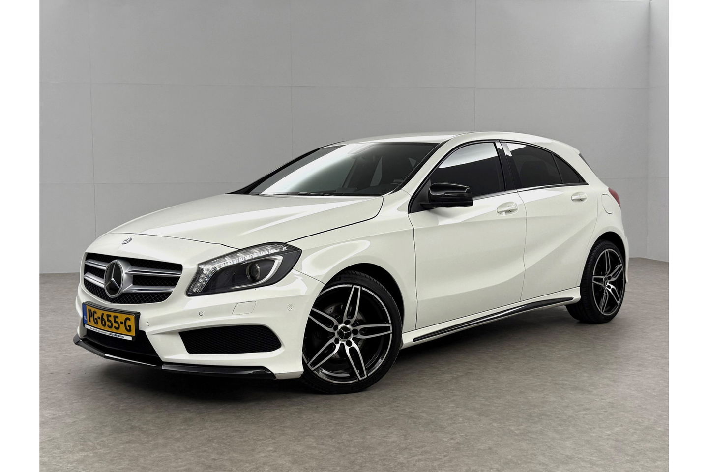 Mercedes-Benz A-Klasse 180 Ambition Automaat Clima LED Cruise PDC 18"LMV