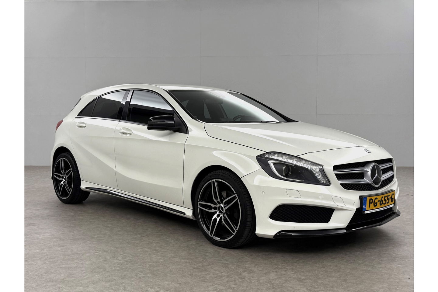 Mercedes-Benz A-Klasse 180 Ambition Automaat Clima LED Cruise PDC 18"LMV