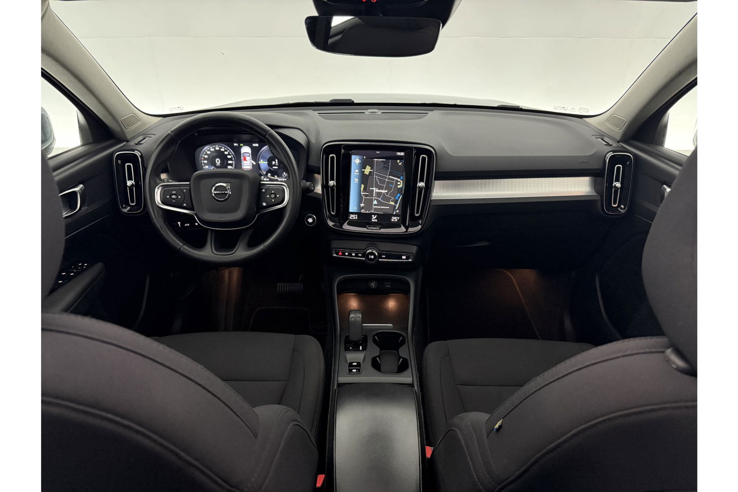 Volvo XC40 1.5 T5 Recharge Inscription 262PK Hybride Pano Virtual LED Carplay Cruise Clima Navi PDC 19''LMV