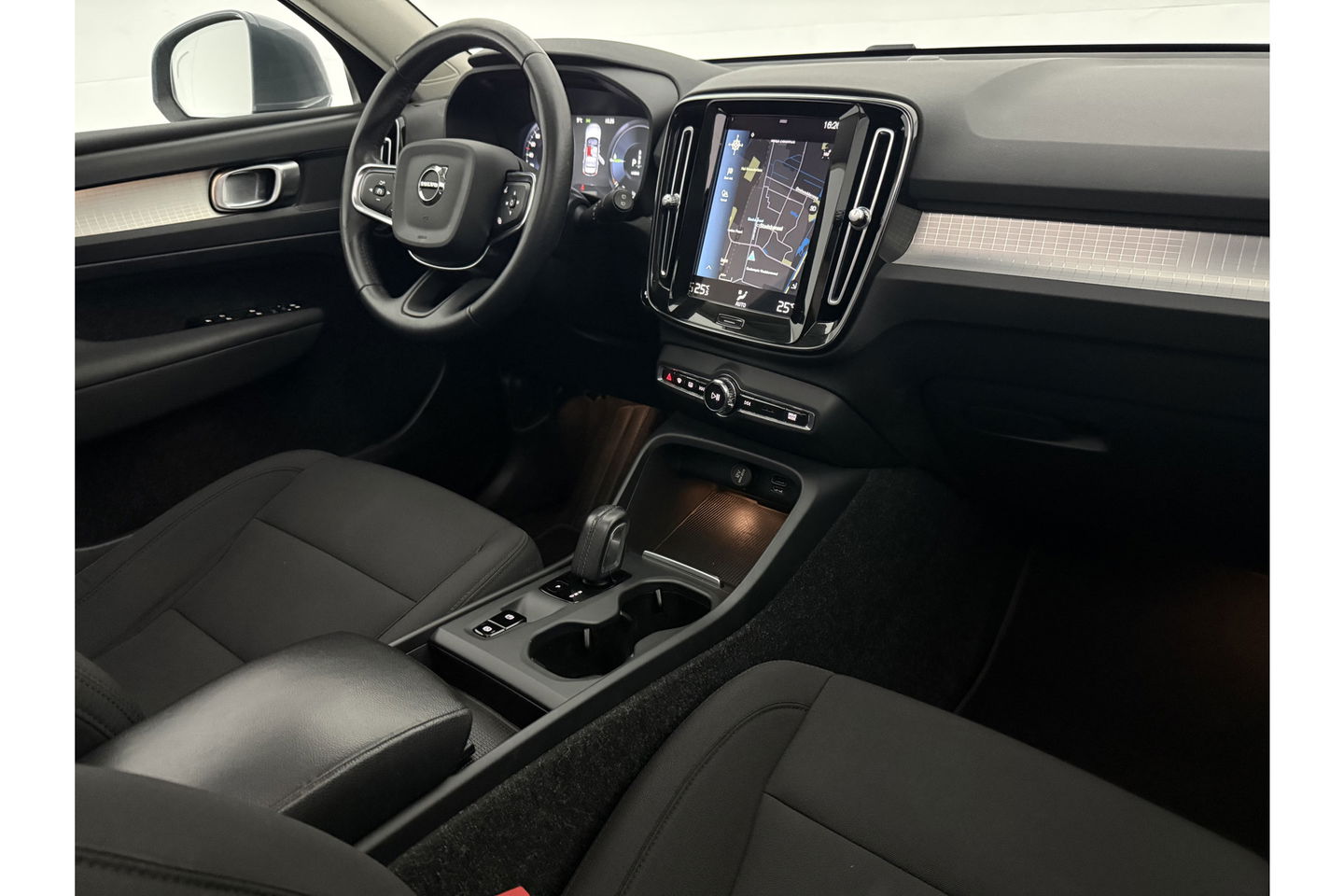 Volvo XC40 1.5 T5 Recharge Inscription 262PK Hybride Pano Virtual LED Carplay Cruise Clima Navi PDC 19''LMV