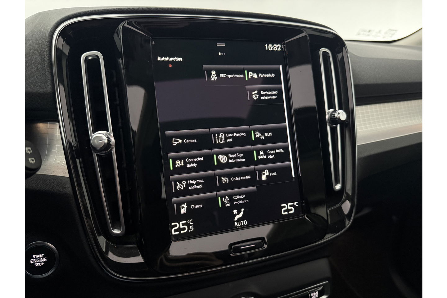 Volvo XC40 1.5 T5 Recharge Inscription 262PK Hybride Pano Virtual LED Carplay Cruise Clima Navi PDC 19''LMV